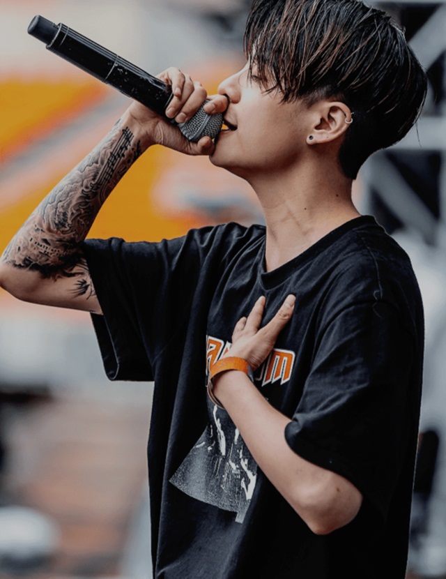 15 ศิลปินเกาหลีกับรอยสักสุดกร้าวใจของพวกเขา