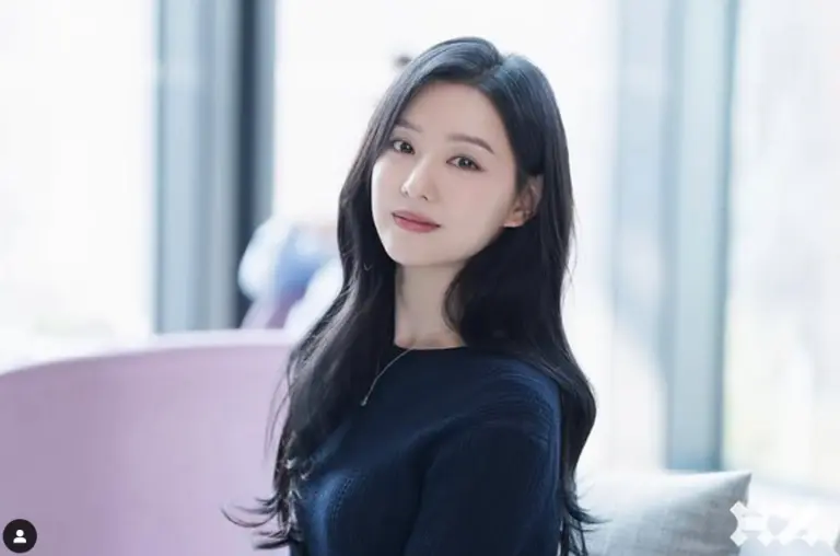 Kim Ji Won, คิมจีวอน