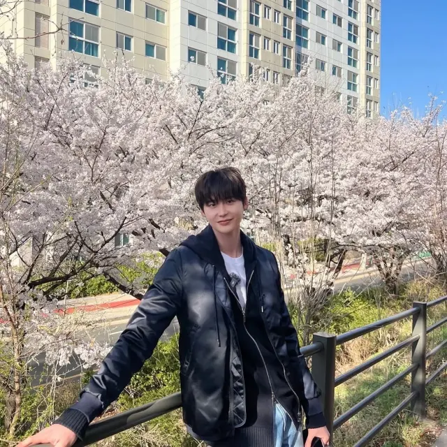 Lee Jong Suk