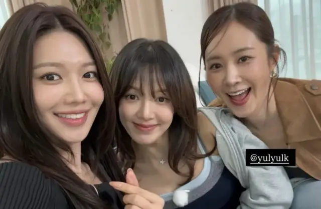 Hyoyeon ,Yuri ,Sooyoung